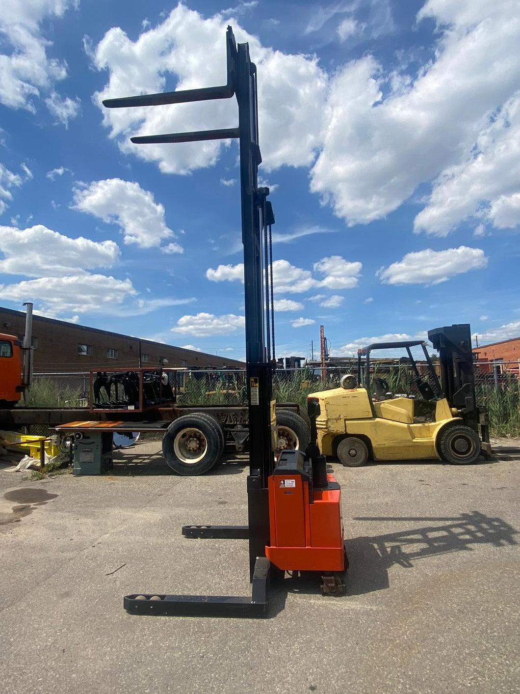 BT STACKER ELECTRIC 3000 LBS.