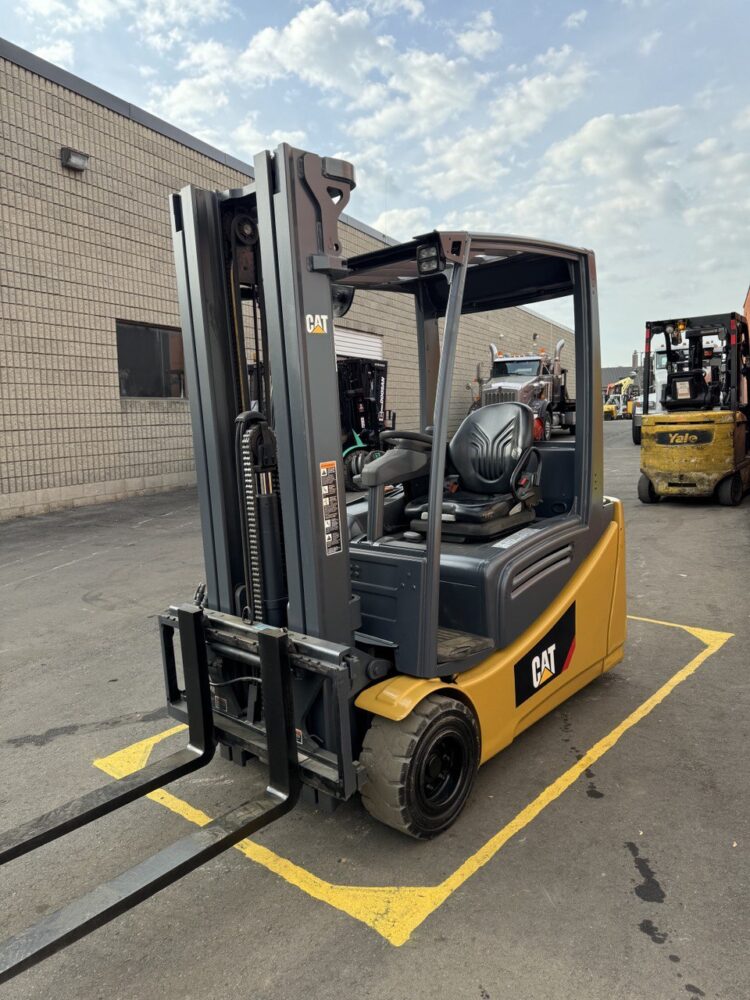 Used Forklift CAT Model HN40980/ 2ET4000 Electric SKU#242232 - Image 2