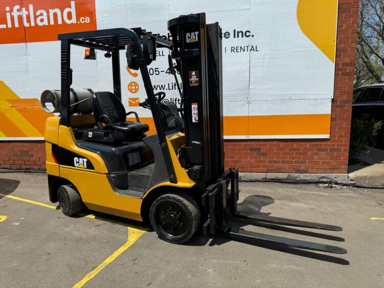 Used Forklift CATERPILLAR Model 2C5000 LPG 5000lbs 3-Stage Mast  Lifting height up to 187 in SKU#252236 - Image 3