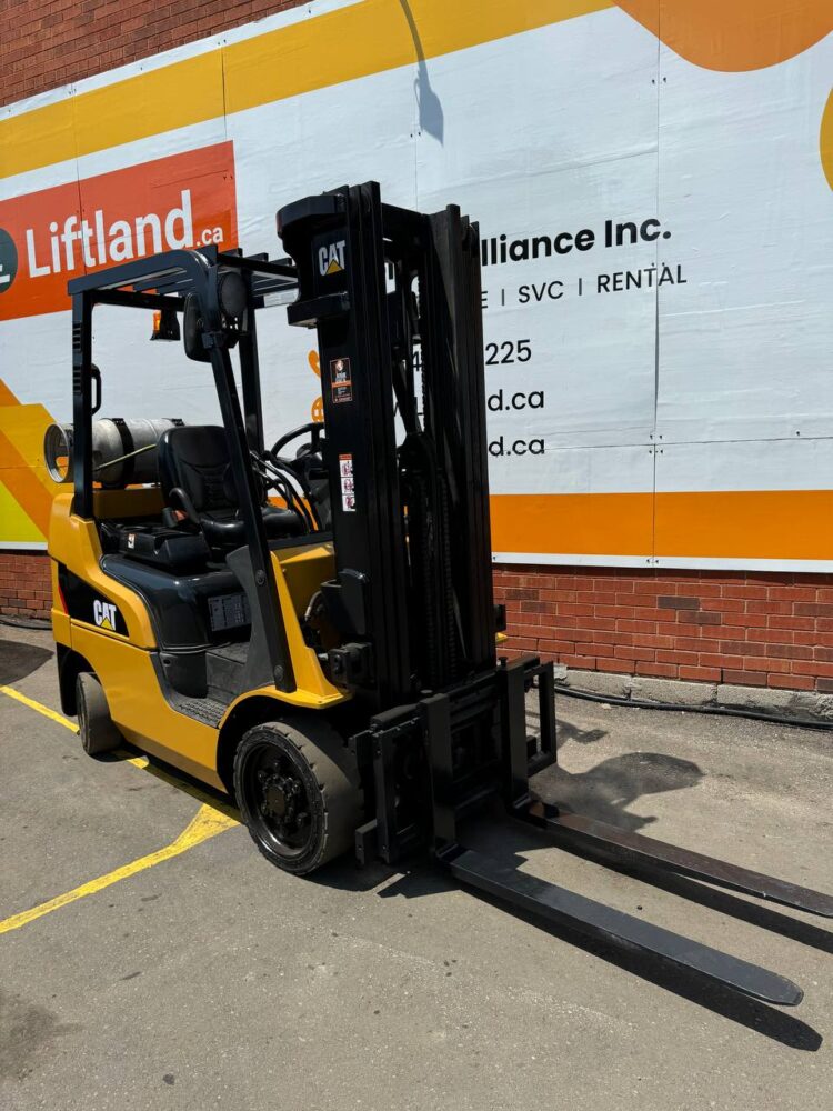 Used Forklift CATERPILLAR Model 2C5000 LPG 5000lbs 3-Stage Mast  Lifting height up to 187 in SKU#252236 - Image 5