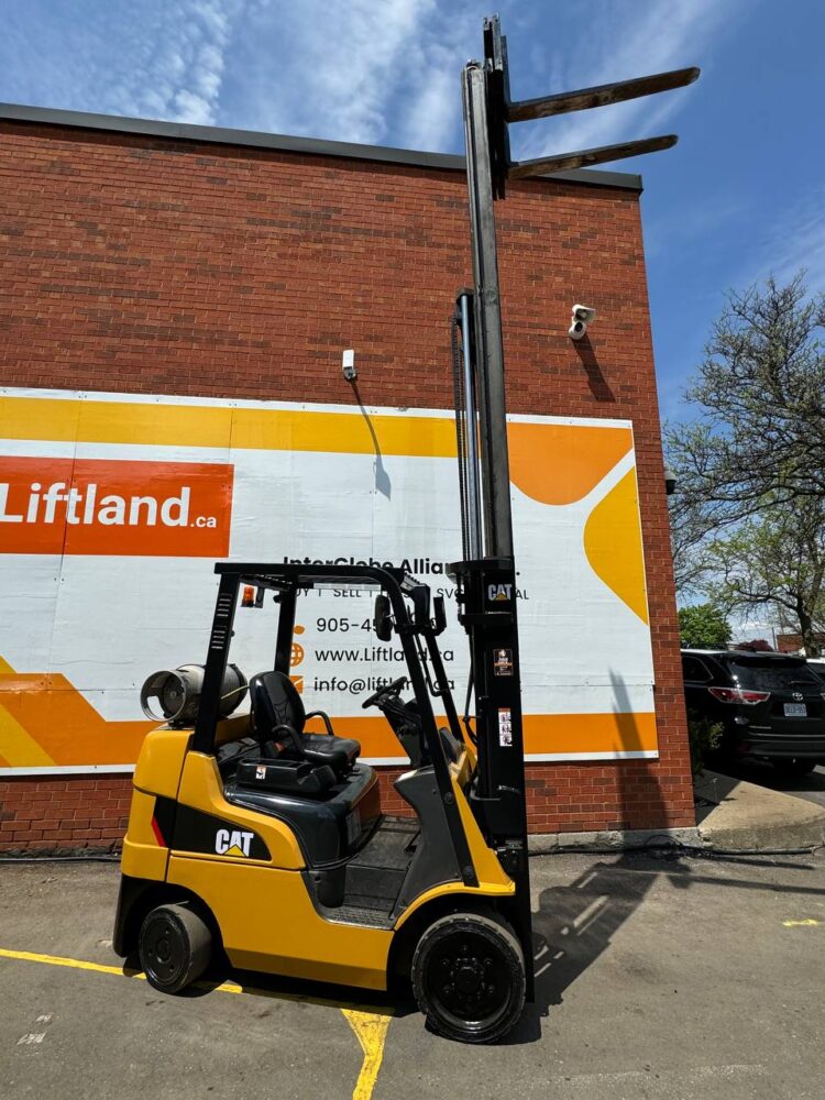 Used Forklift CATERPILLAR Model 2C5000 LPG 5000lbs 3-Stage Mast  Lifting height up to 187 in SKU#252236 - Image 2