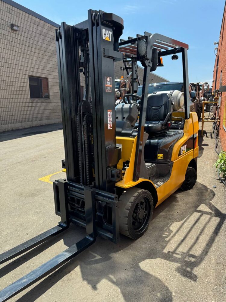 Used Forklift CATERPILLAR Model 2C5000 LPG 5000lbs 3-Stage Mast  Lifting height up to 187 in SKU#252236 - Image 7