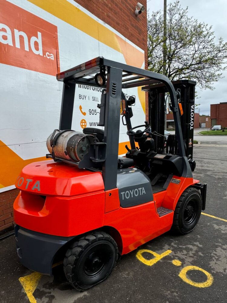 Used Forklift TOYOTA Model 7FGU25 LPG 5000 lbs.  2002 SKU#252265 - Image 2