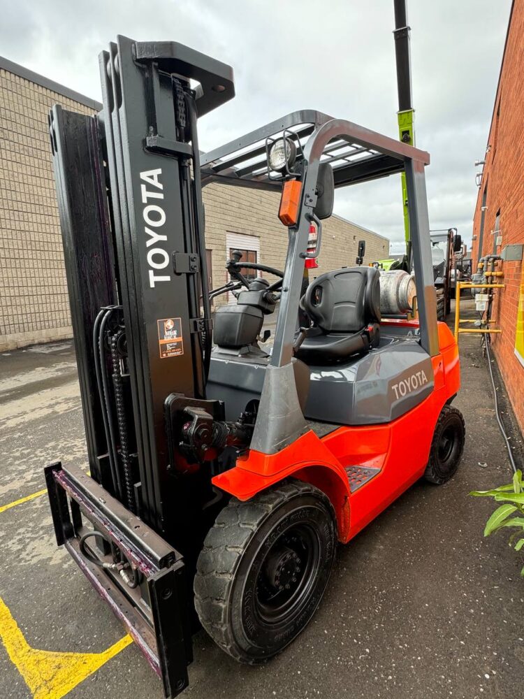 Used Forklift TOYOTA Model 7FGU25 LPG 5000 lbs.  2002 SKU#252265 - Image 3