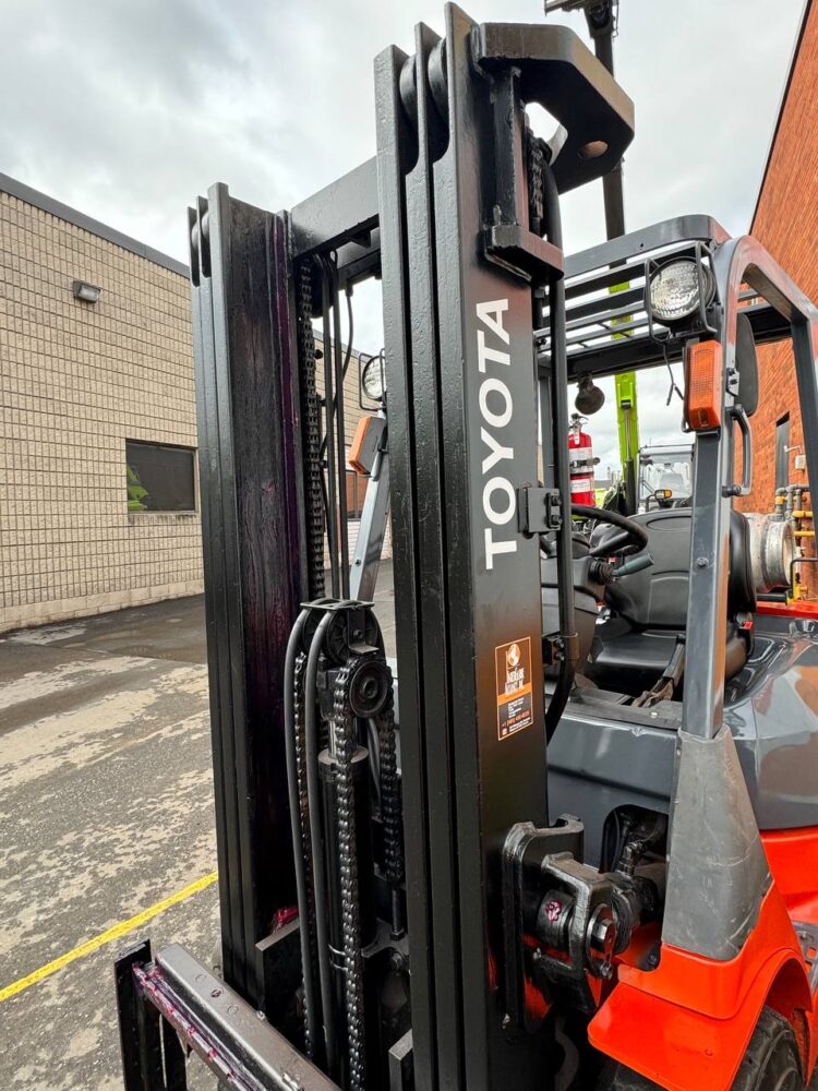 Used Forklift TOYOTA Model 7FGU25 LPG 5000 lbs.  2002 SKU#252265 - Image 4