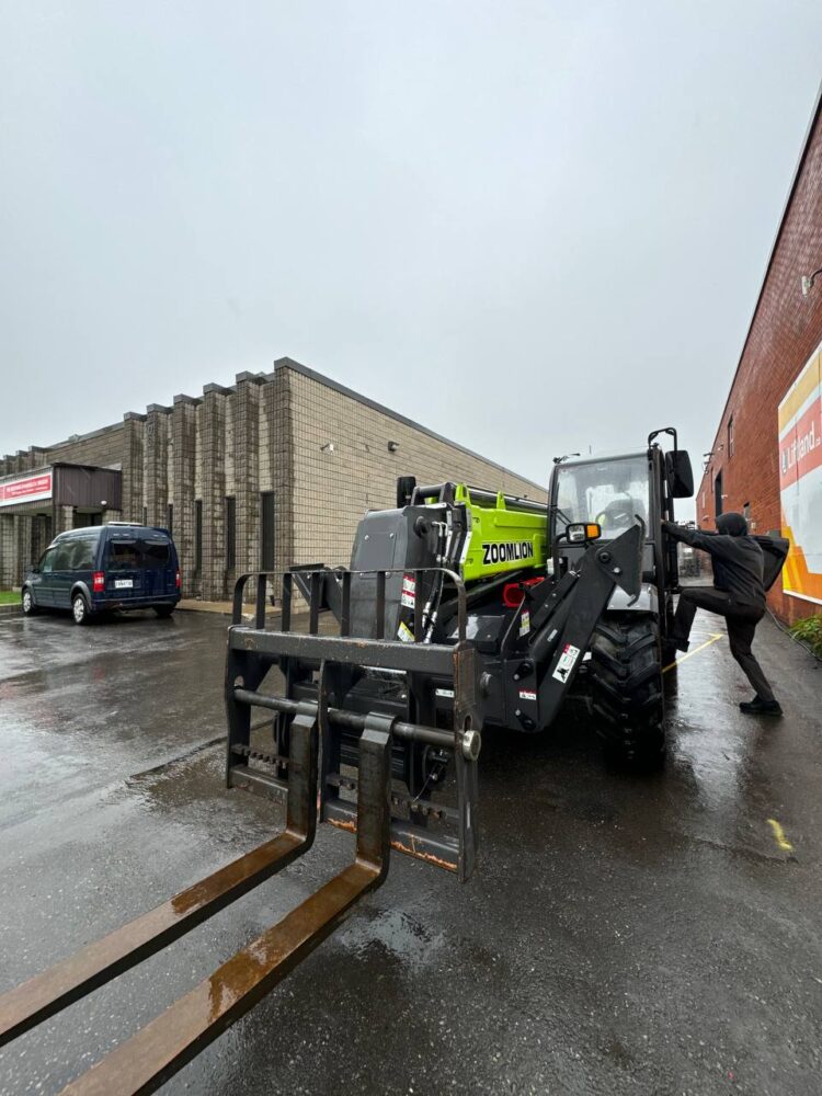 2025 Zoomlion Model ZTH842 Telehandler for Rental | Sell SKU# 252264  suitable for heavy material handling, loading/unloading in warehouses, construction sites, and farms - Image 5