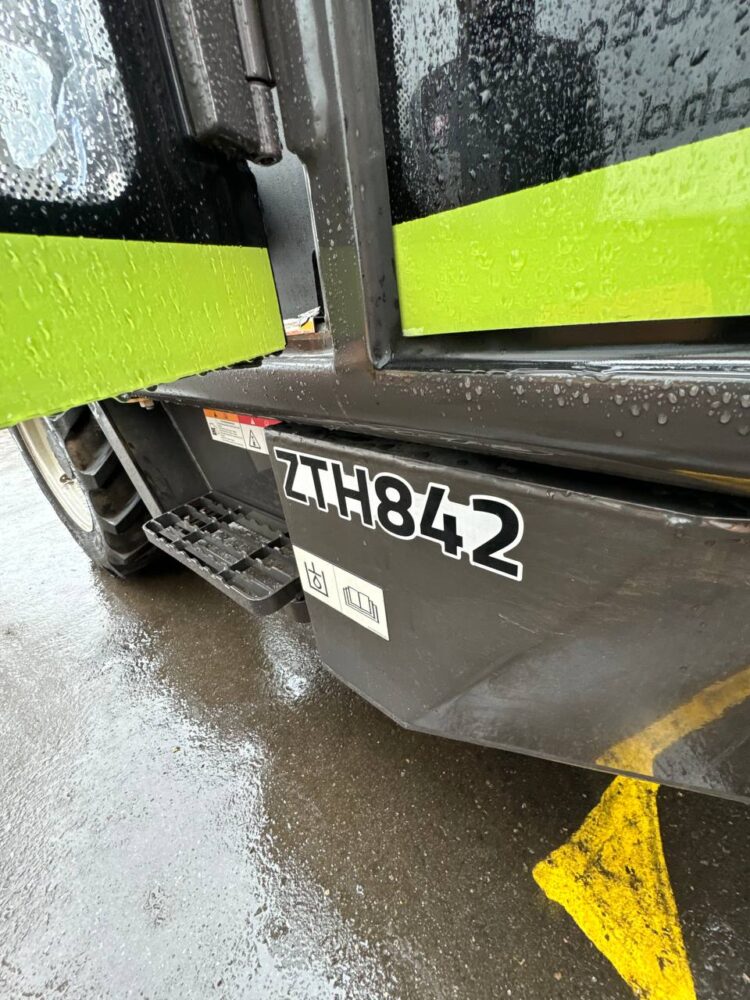 2025 Zoomlion Model ZTH842 Telehandler for Rental | Sell SKU# 252264  suitable for heavy material handling, loading/unloading in warehouses, construction sites, and farms - Image 7