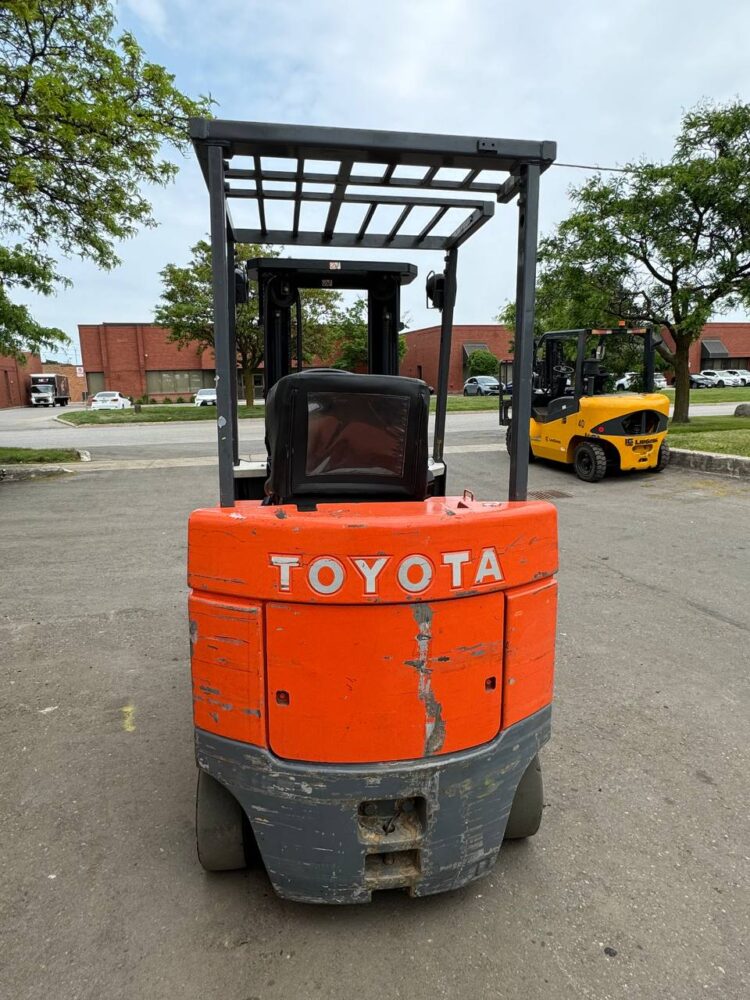 Used Forklift TOYOTA model 5FBCU25 Electric 5000 lbs. Year 2001 SKU#252272 - Image 12
