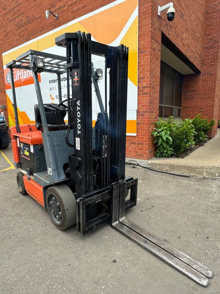 Used Forklift TOYOTA model 5FBCU25 Electric 5000 lbs. Year 2001 SKU#252272 - Image 10