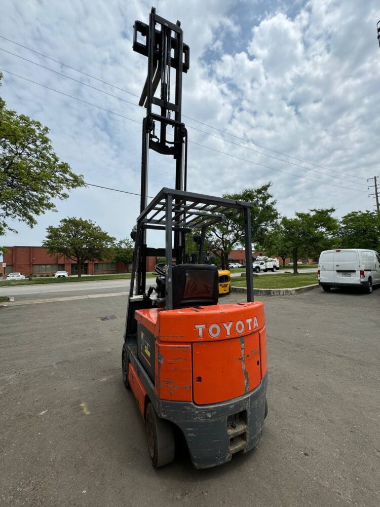 Used Forklift TOYOTA model 5FBCU25 Electric 5000 lbs. Year 2001 SKU#252272 - Image 7
