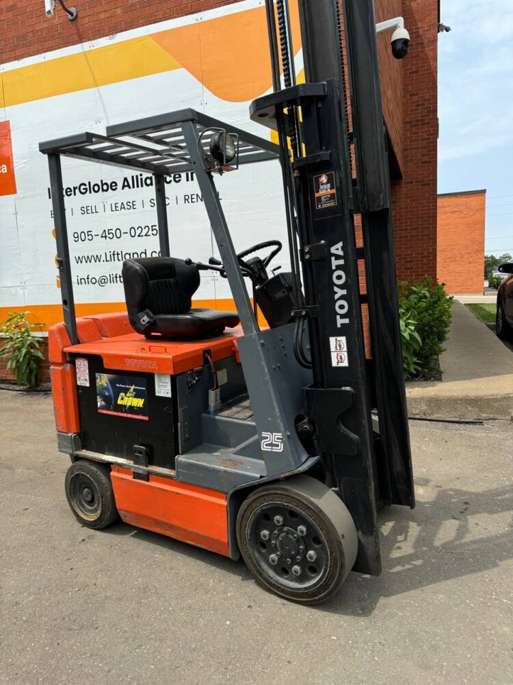 Used Forklift TOYOTA model 5FBCU25 Electric 5000 lbs. Year 2001 SKU#252272 - Image 2
