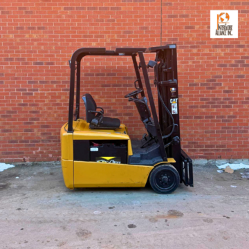 2004-used-cat-ep16kt-electric-forklift-242506-3000-lb-1