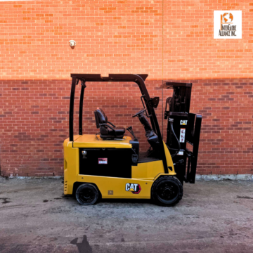 2022-used-cat-ec30n-electric-forklift-262391-4000lb-1
